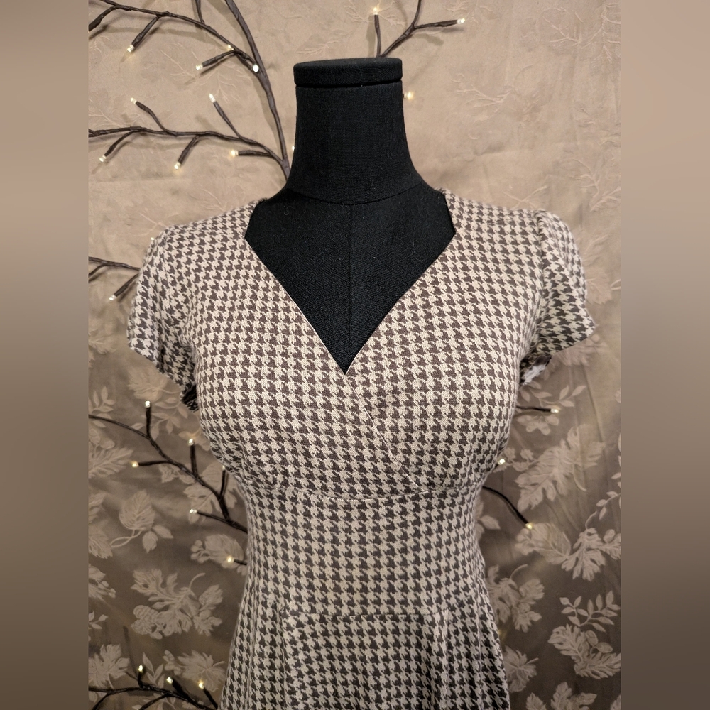 Banana Republic Brown And Tan Houndstooth Checkered Dress, Size M, EUC! - Picture 2 of 5
